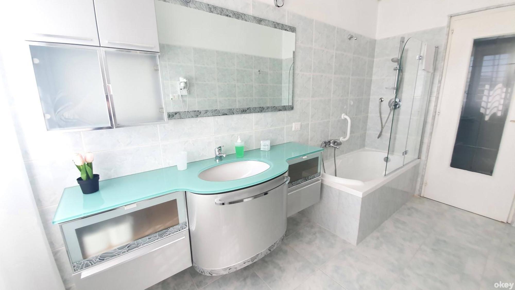 Limited Edition Guesthouse Bari Ngoại thất bức ảnh